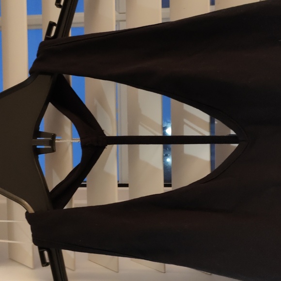 Black tanktop - Picture 5 of 9